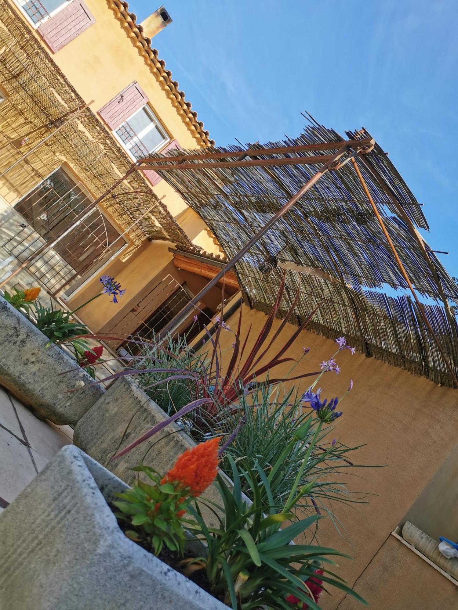 Studio 25M2 Avec Piscine Et Spa, Proche Iter Et Cadarache Apartment Valensole Exterior photo